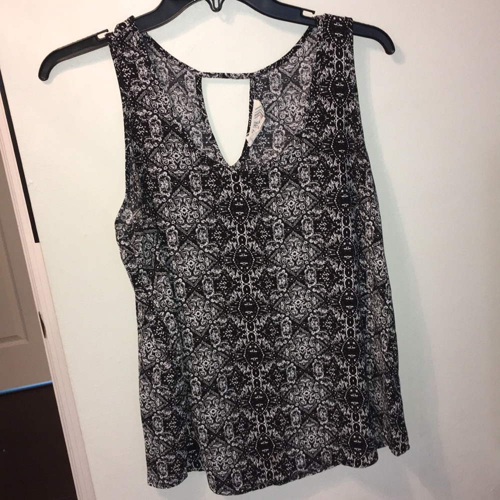 Junior Women’s Size M Sleeveless Blouse